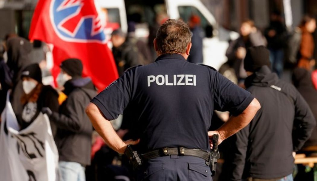 Deutsche Polizei Stoppt Rechtsextreme Bürgerwehren, Die An Der Polnischen Grenze Patrouillieren