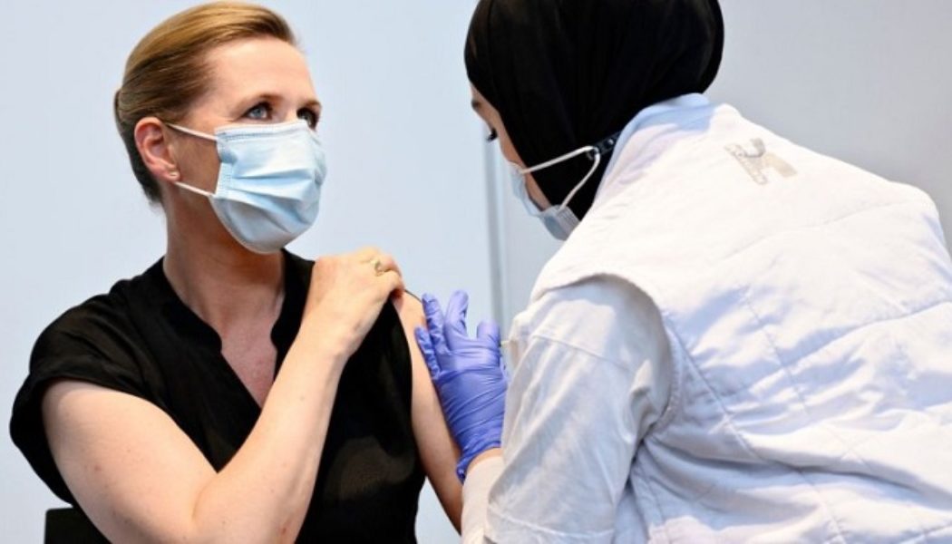 Dänischer Gesundheitsminister droht mit „Stilllegung der Gesellschaft“, wenn sich nicht mehr Menschen impfen lassen