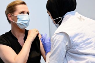 Dänischer Gesundheitsminister droht mit „Stilllegung der Gesellschaft“, wenn sich nicht mehr Menschen impfen lassen