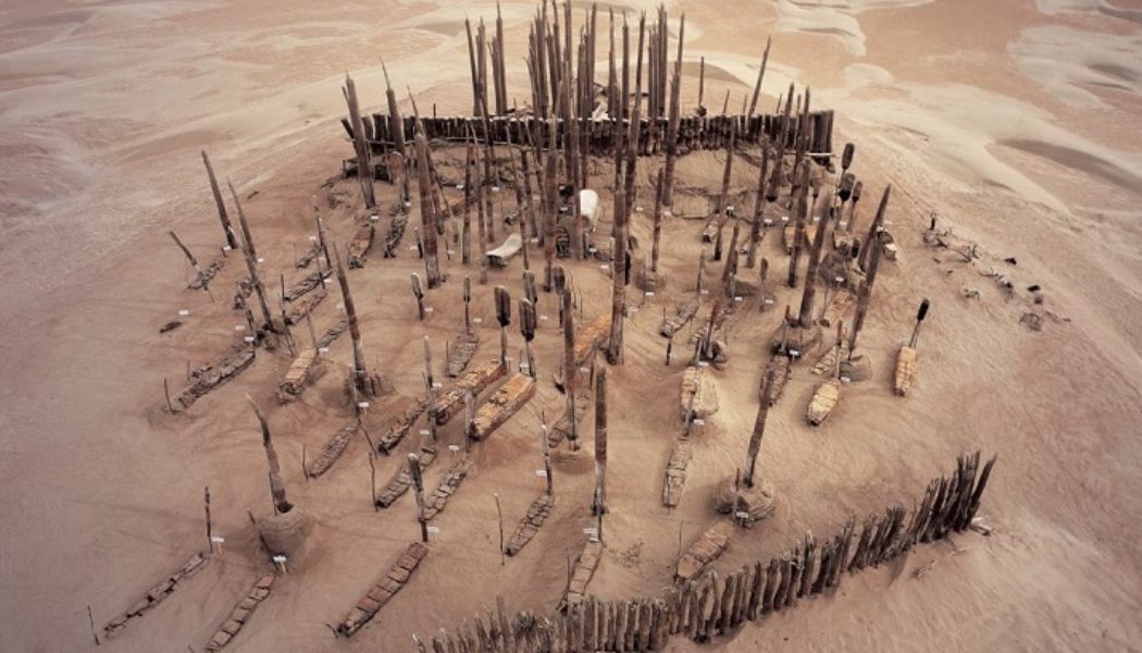 DNA hilft bei der Lösung des Mysteriums der alten Mumien, die in Booten in der chinesischen Wüste begraben sind