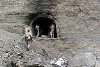 8 US-Soldaten Verschwinden Und Entfernen 5000 Jahre Alte Flugmaschine Aus Der Afghanischen Höhle