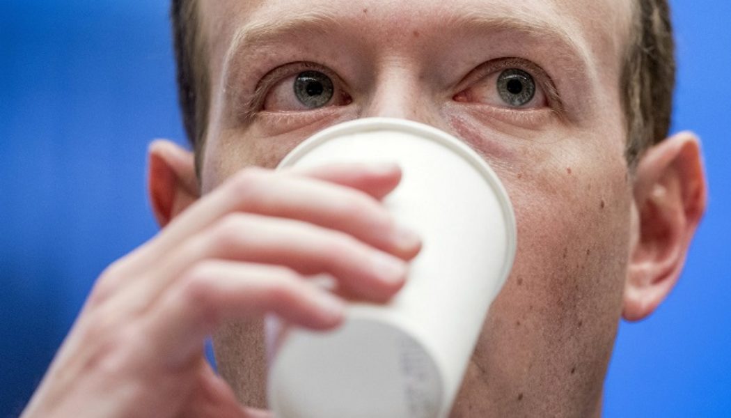 Mark Zuckerberg wurde von seinem eigenen Code besiegt. Der Algorithmus des sozialen Netzwerks handelt unabhängig und befolgt laut offiziellen Dokumenten nicht die Anweisungen