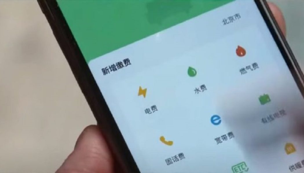WeChat ist in den chinesischen Alltag integriert, da die Aufsichtsbehörden die neuen Apps und Updates von Tencent überprüfen, um die Durchdringung zu kontrollieren