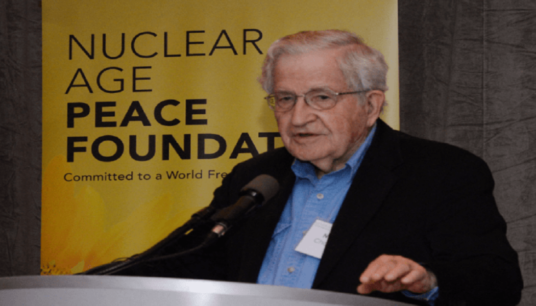 Entfernen Sie die Ungeimpften aus der Gesellschaft, sagt der radikale Linke Noam Chomsky