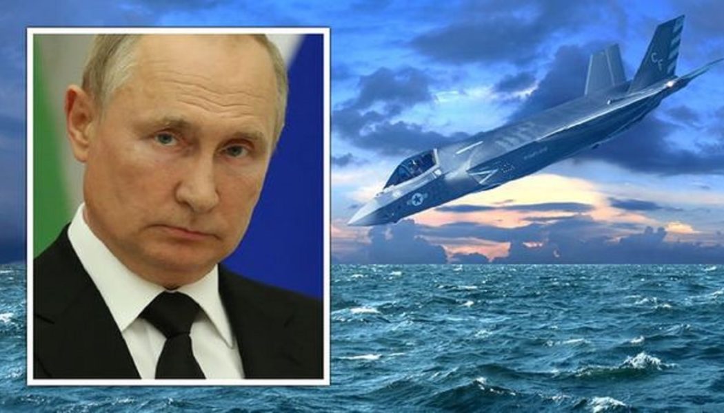 U-Boote der Royal Navy im Unterwasserrennen gegen Russen, um abgestürzten Jet zu bergen