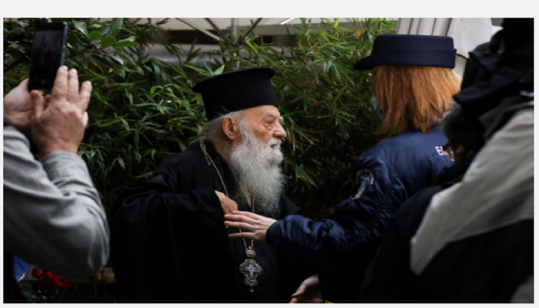 Griechisch-orthodoxer Priester schreit „Papst, du Ketzer!“ als Franziskus in das Erzbistum Athen einzieht