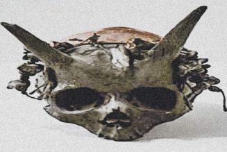 Antiker riesiger Schädel mit Hörnern bei einer archäologischen Ausgrabung in Sayre in den 1880er Jahren entdeckt