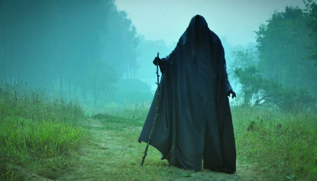 Ghost Hunter Zeigte Aufnahmen Vom Geist Eines Schwarzen Mönchs