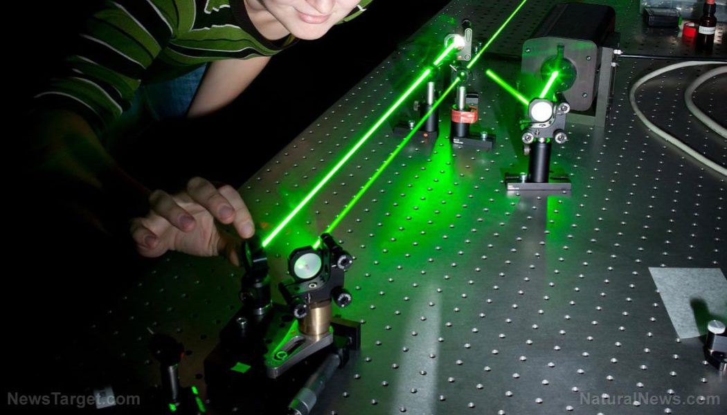 Lasertechnologie, die in selbstfahrenden Autos verwendet wird, kann Kameras und menschliche Augen beschädigen