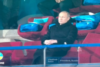 Wladimir Putin scheint einzuschlafen, als das ukrainische Team bei der Eröffnungszeremonie der Olympischen Winterspiele in Peking hinausgeht, während Xi Jinping eine Minute lang Ovationen erhält, als die Spiele mit strengen Covid-Beschränkungen beginnen