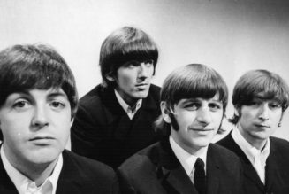 The Beatles: Seltenes Notizbuch mit handgeschriebenen „Hey Jude“-Texten zur Ausstellung