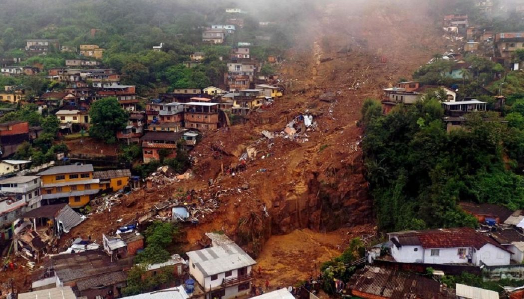 Apokalyptische Überschwemmungen und riesige Erdrutsche haben mindestens 94 Menschen getötet, nachdem 10 Zoll Regen in nur 3 Stunden in Petropolis, Brasilien, gefallen waren (Video)