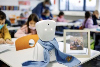 Statt eines kranken deutschen Jungen geht ein Roboter-Avatar zur Schule