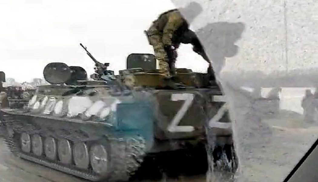 Der Mysteriöse Buchstabe „Z“ Auf Russischer Militärausrüstung An Der Grenze Zur Ukraine Hat Alle Verwirrt