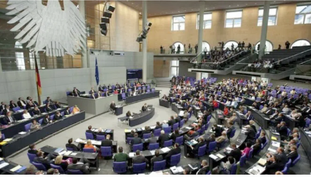 Deutscher Senat stimmt für Zensur des dramatischen Anstiegs von Herzbeschwerden und Schlaganfällen im Jahr 2021