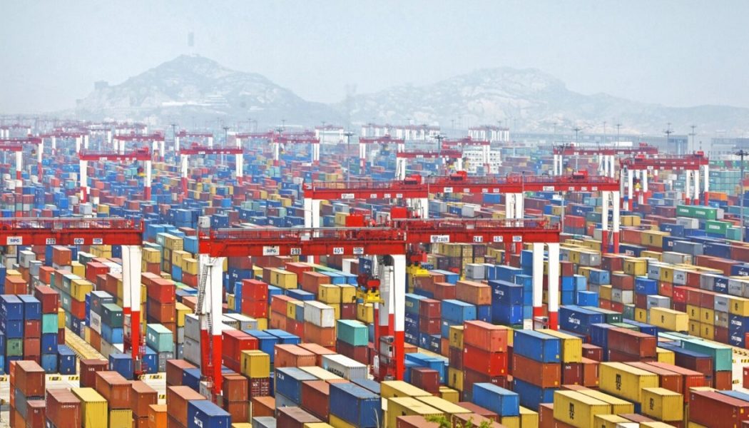 Die Abriegelung In Shanghai „Blockiert“ Handelsschiffe Am Entladen Im Hafen. Es Könnte Bald Die Ganze Welt Zusammenbrechen