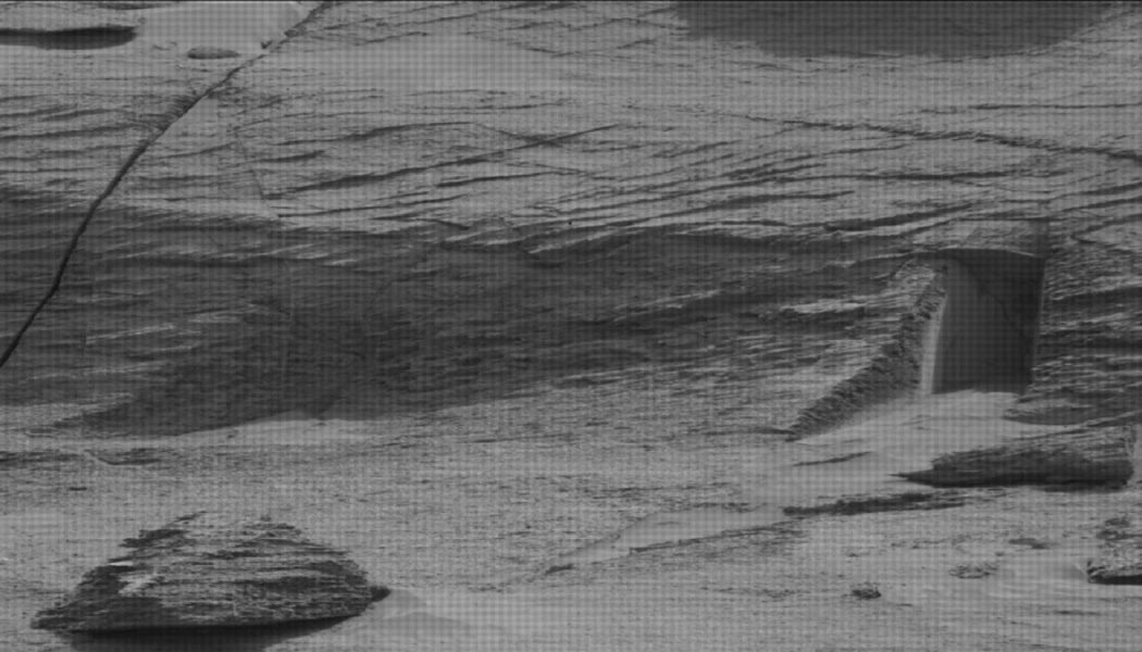 Sol 3466: Auf Dem Mars Wurde Ein Eingang Zu Einem Geheimen Unterirdischen Tunnel Gefunden