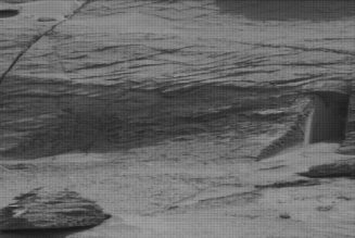 Sol 3466: Auf Dem Mars Wurde Ein Eingang Zu Einem Geheimen Unterirdischen Tunnel Gefunden