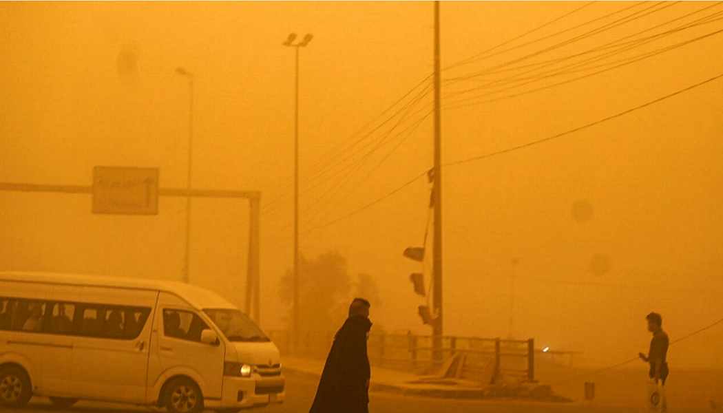 Tausende ins Krankenhaus eingeliefert, als der jüngste Sandsturm den Irak zum Erliegen bringt