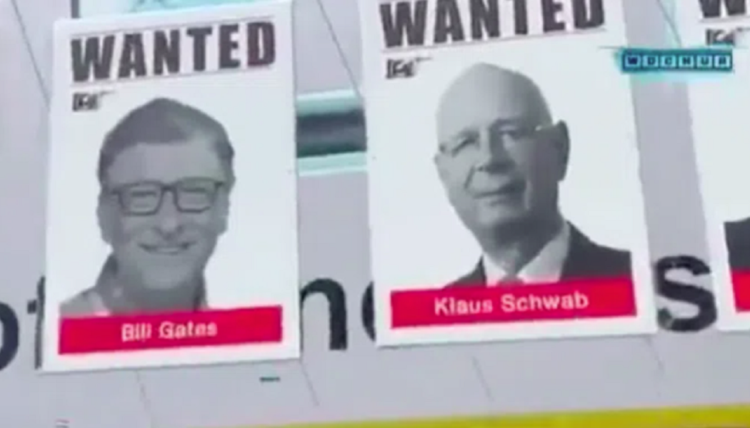 „Verbrechen gegen die Menschlichkeit“: Steckbriefe mit Bill Gates und Klaus Schwab tauchen in der Schweiz auf