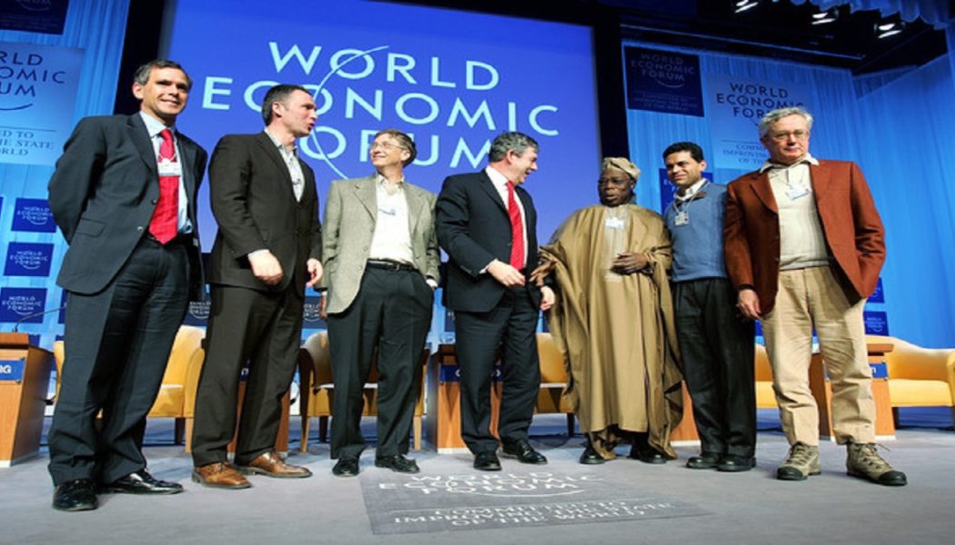 Deutscher Ökonom: WEF plant, Sozialkreditsystem unter dem Deckmantel „humanitärer Akt“ einzuführen