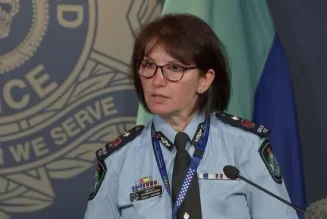 Die australische Polizei fordert die Bürger auf, Nachbarn zu melden, die „Verschwörungstheorien“ erzählen