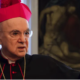 Erzbischof Viganò fordert den Sturz der „satanischen“ Globalisten Soros, Schwab und Gates
