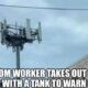 Telekommunikationsarbeiter zerstört 8 Mobilfunkmasten mit einem Panzer, um die Öffentlichkeit zu warnen … (Video)